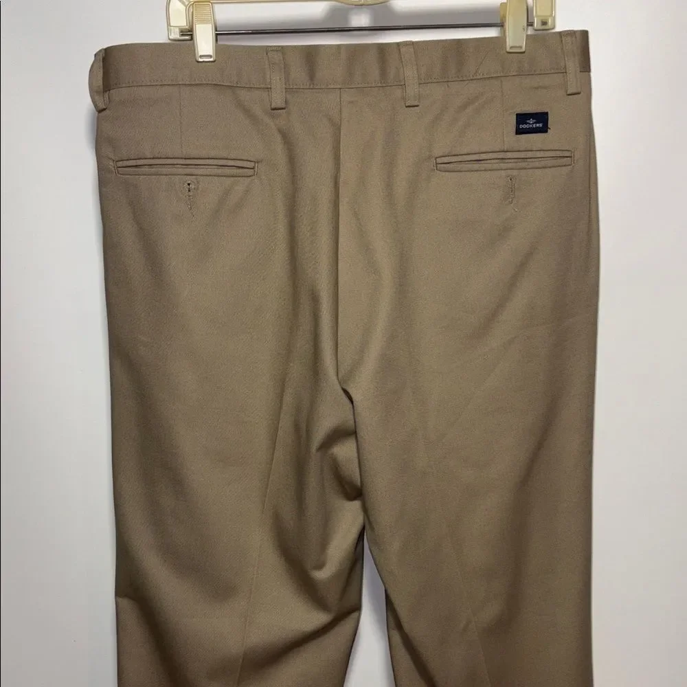 Dockers Men's Khaki Chinos